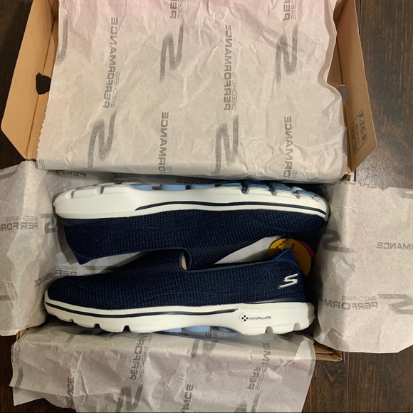 Performance Women's Go Walk 3 Slip-On Walking Shoe - Picture 4 of 6